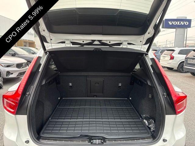 2024 Volvo XC40 B5 AWD Ultimate Bright Theme