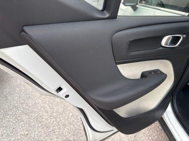 2024 Volvo XC40 B5 AWD Ultimate Bright Theme