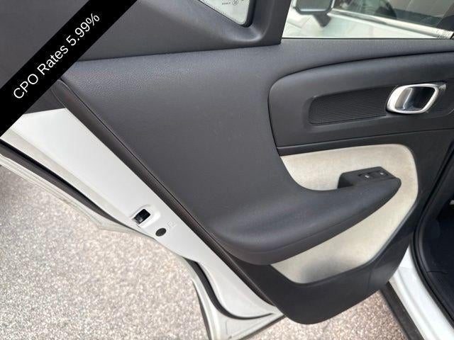 2024 Volvo XC40 B5 AWD Ultimate Bright Theme
