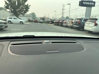 2024 Volvo XC40 B5 AWD Ultimate Bright Theme