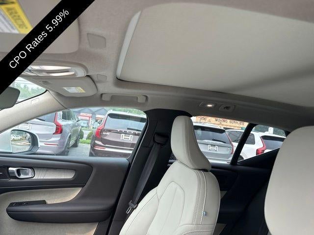 2024 Volvo XC40 B5 AWD Ultimate Bright Theme