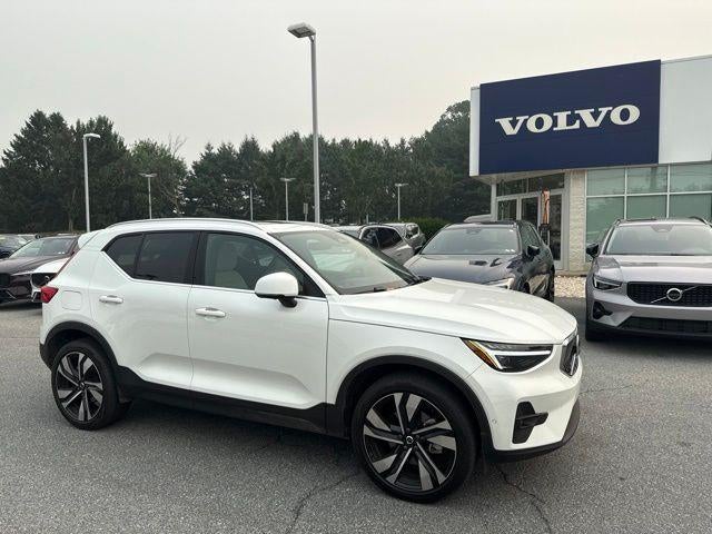 2024 Volvo XC40 B5 AWD Ultimate Bright Theme