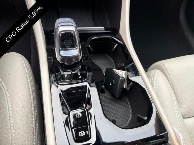 2024 Volvo XC40 B5 AWD Ultimate Bright Theme