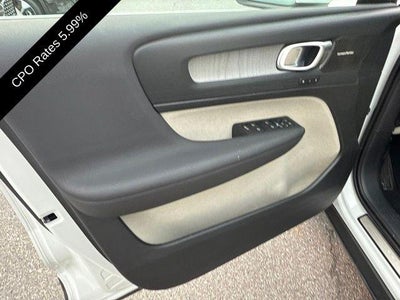 2024 Volvo XC40 B5 AWD Ultimate Bright Theme