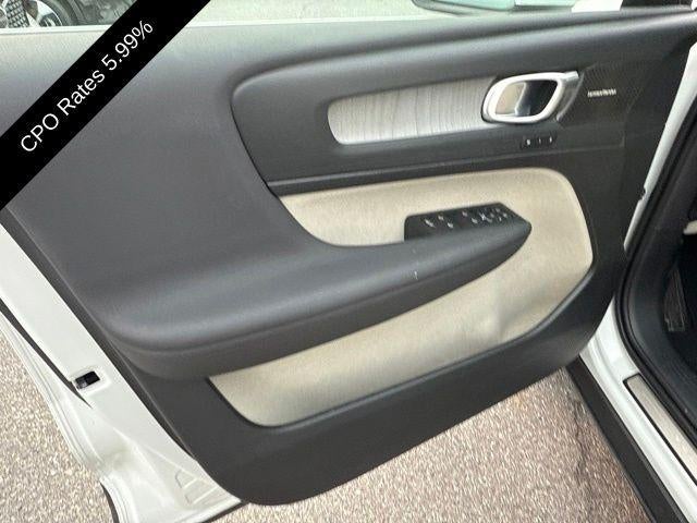 2024 Volvo XC40 B5 AWD Ultimate Bright Theme