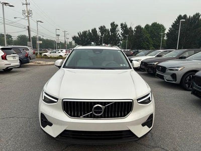2024 Volvo XC40 B5 AWD Ultimate Bright Theme