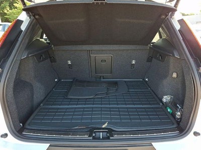 2024 Volvo XC40 B5 AWD Ultimate Bright Theme