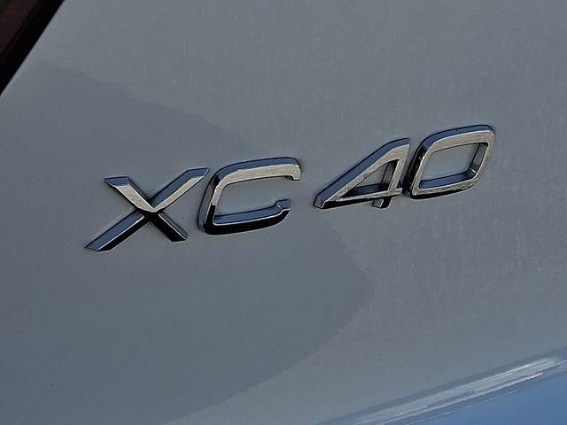 2024 Volvo XC40 B5 AWD Ultimate Bright Theme