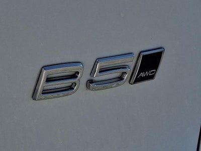 2024 Volvo XC40 B5 AWD Ultimate Bright Theme