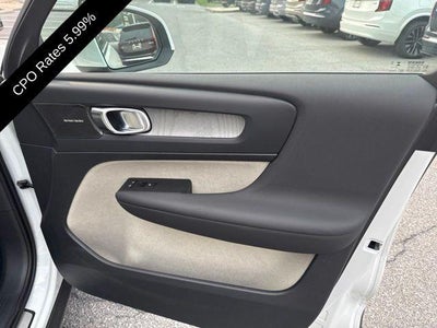 2024 Volvo XC40 B5 AWD Ultimate Bright Theme