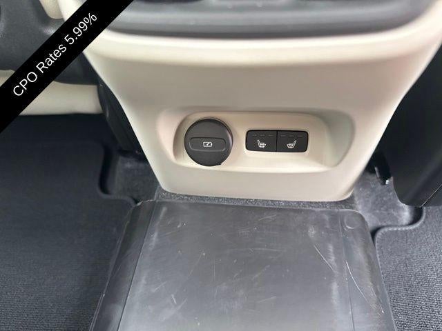 2024 Volvo XC40 B5 AWD Ultimate Bright Theme