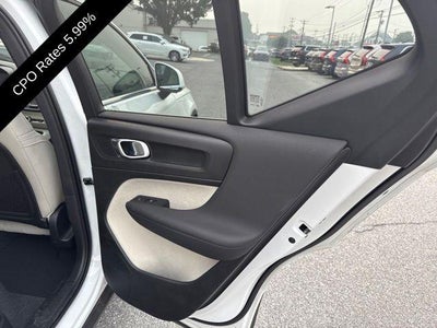 2024 Volvo XC40 B5 AWD Ultimate Bright Theme