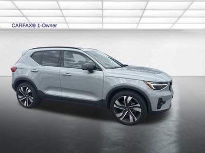 2024 Volvo XC40 B5 AWD Plus Dark Theme