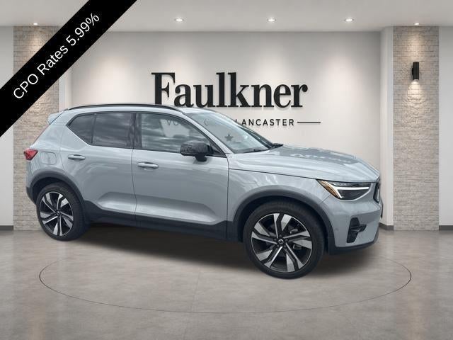 2024 Volvo XC40 B5 AWD Plus Dark Theme