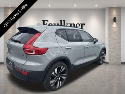 2024 Volvo XC40 B5 AWD Plus Dark Theme