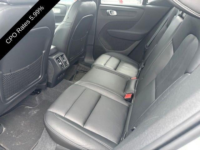 2024 Volvo XC40 B5 AWD Plus Dark Theme