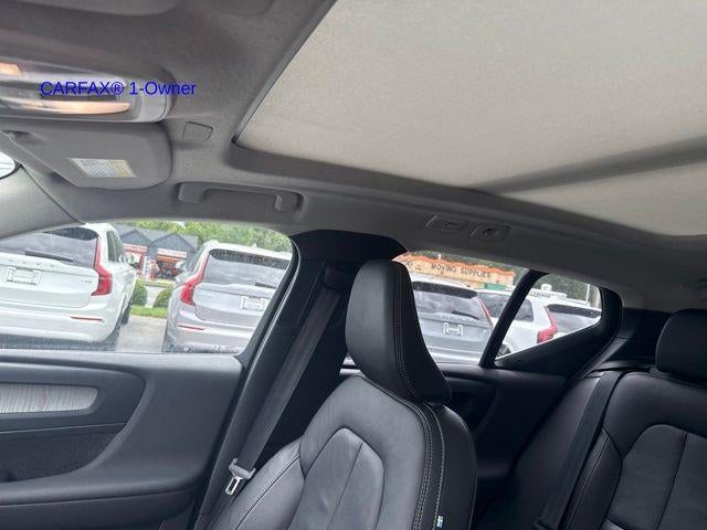 2024 Volvo XC40 B5 AWD Plus Dark Theme