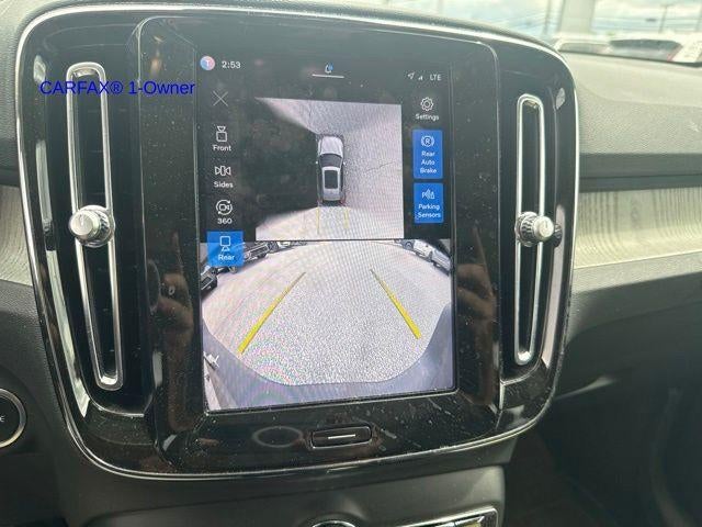 2024 Volvo XC40 B5 AWD Plus Dark Theme