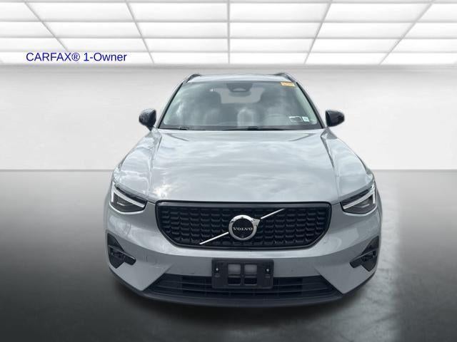 2024 Volvo XC40 B5 AWD Plus Dark Theme
