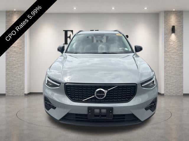 2024 Volvo XC40 B5 AWD Plus Dark Theme