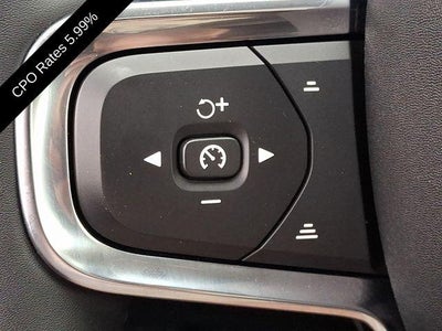 2024 Volvo XC40 B5 AWD Plus Dark Theme