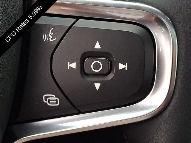 2024 Volvo XC40 B5 AWD Plus Dark Theme