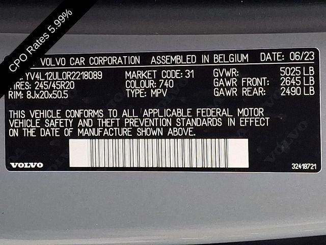 2024 Volvo XC40 B5 AWD Plus Dark Theme