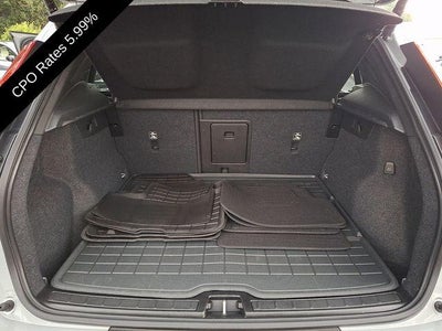 2024 Volvo XC40 B5 AWD Plus Dark Theme