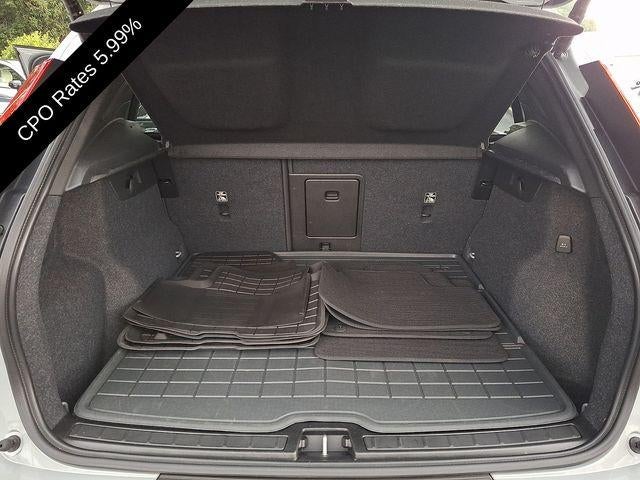 2024 Volvo XC40 B5 AWD Plus Dark Theme