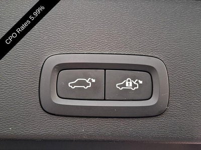 2024 Volvo XC40 B5 AWD Plus Dark Theme