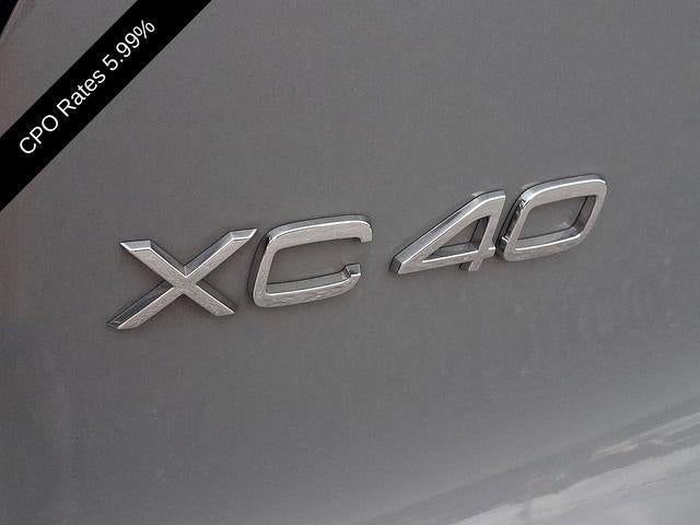 2024 Volvo XC40 B5 AWD Plus Dark Theme