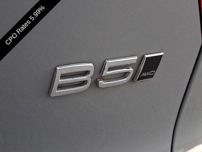 2024 Volvo XC40 B5 AWD Plus Dark Theme