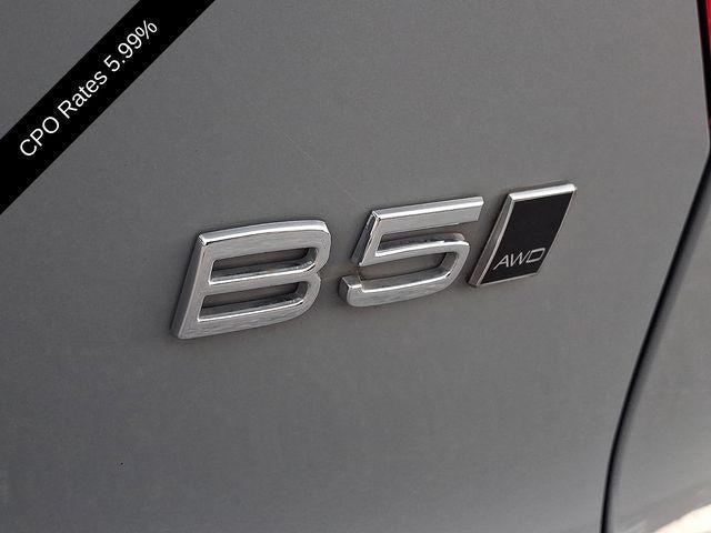 2024 Volvo XC40 B5 AWD Plus Dark Theme