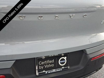 2024 Volvo XC40 B5 AWD Plus Dark Theme