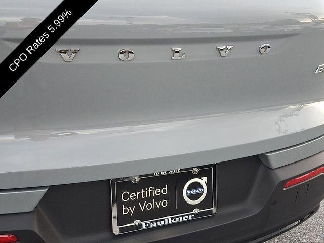 2024 Volvo XC40 B5 AWD Plus Dark Theme