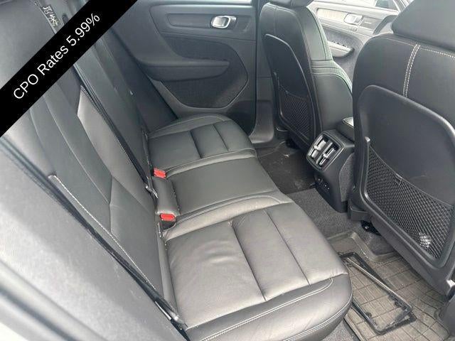 2024 Volvo XC40 B5 AWD Plus Dark Theme