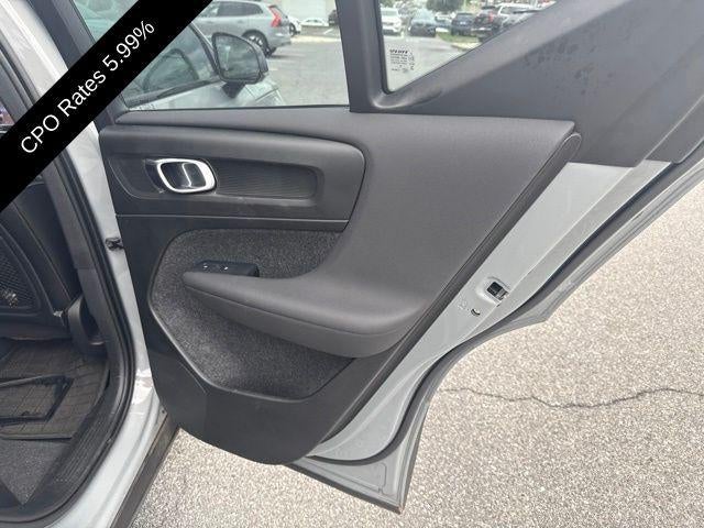 2024 Volvo XC40 B5 AWD Plus Dark Theme