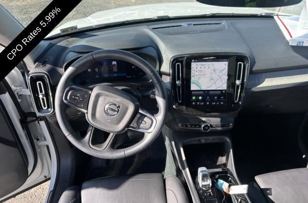 2024 Volvo XC40 B5 AWD Plus Dark Theme