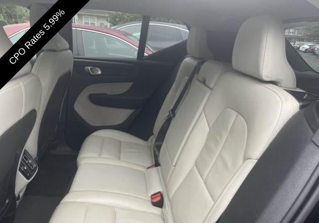 2024 Volvo XC40 B5 AWD Plus Dark Theme