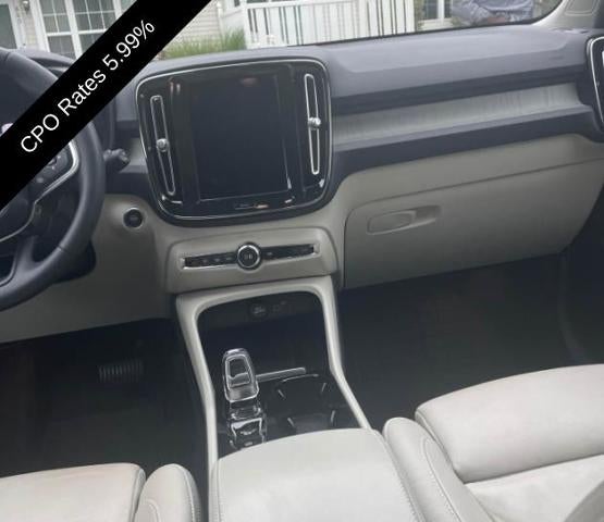 2024 Volvo XC40 B5 AWD Plus Dark Theme