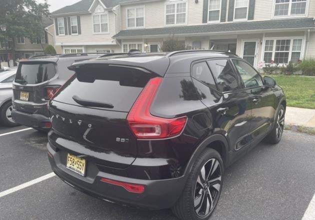 2024 Volvo XC40 B5 AWD Plus Dark Theme