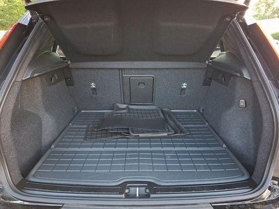 2024 Volvo XC40 B5 AWD Plus Dark Theme