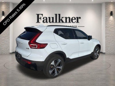 2024 Volvo XC40 B5 AWD Plus Dark Theme