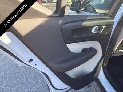 2024 Volvo XC40 B5 AWD Plus Dark Theme