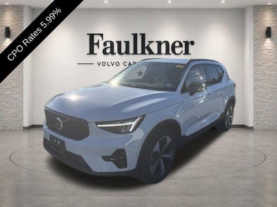 2024 Volvo XC40 B5 AWD Plus Dark Theme