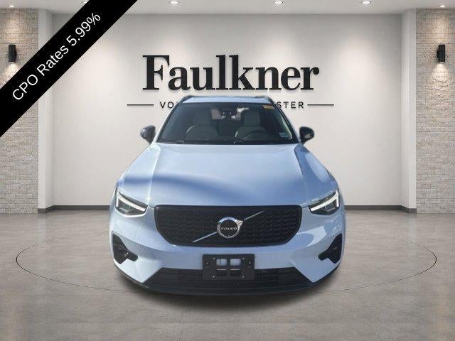 2024 Volvo XC40 B5 AWD Plus Dark Theme