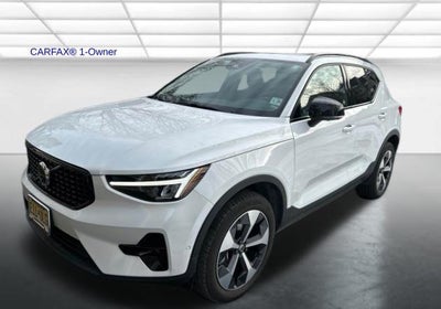 2024 Volvo XC40 B5 AWD Plus Dark Theme