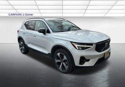 2024 Volvo XC40 B5 AWD Plus Dark Theme