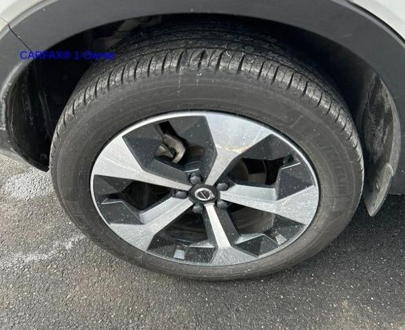 2024 Volvo XC40 B5 AWD Plus Dark Theme