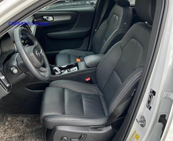 2024 Volvo XC40 B5 AWD Plus Dark Theme